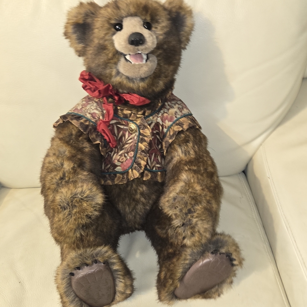 Vintage Beaver Balley1994 Blush Bear with Floral Vest and Red Bow - Picture 12 of 12